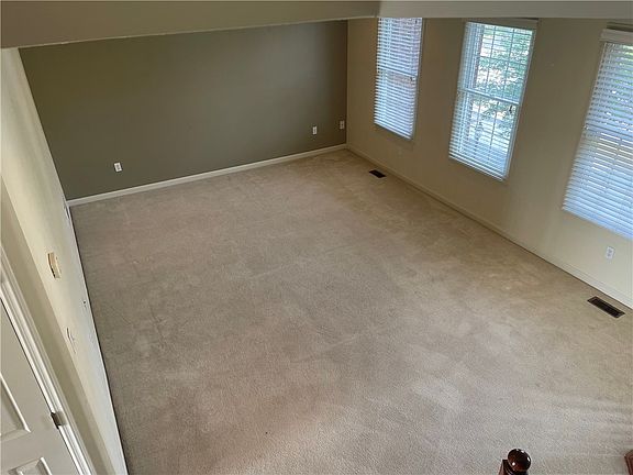 5th image of 334 Marshall Heights Dr