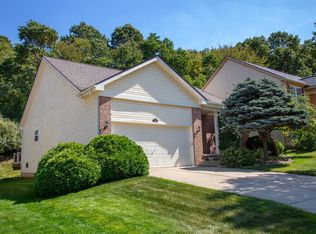 134 Eagle Ridge Rd, Lake Orion, MI 48360