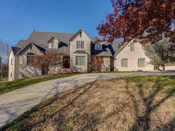 5449 S Woodcliffe Drive, Springfield, MO 65804