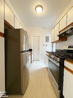 4th image of 245 W 75th St APT 6c