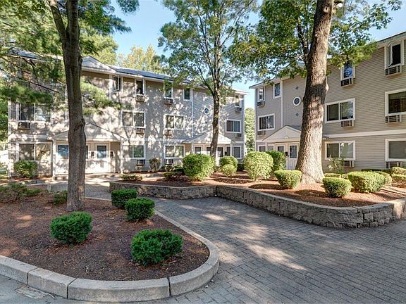 4th image of 469 Pine Grove Dr