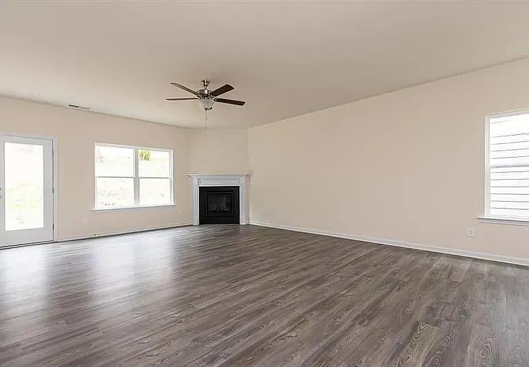 157 Bryon Ln — Photo 5