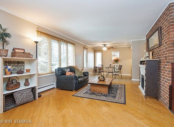 3rd image of 816 W Saint James St Unit 2NE