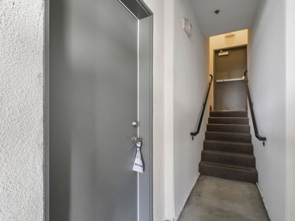 1st image of 14912 Wyandotte St APT 107