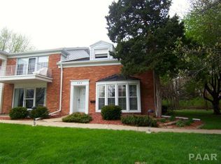 343 Country Club Dr, Pekin, IL 61554