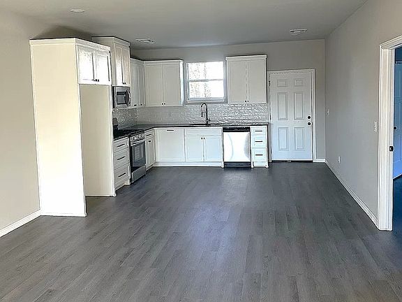 3rd image of 422 S Park St