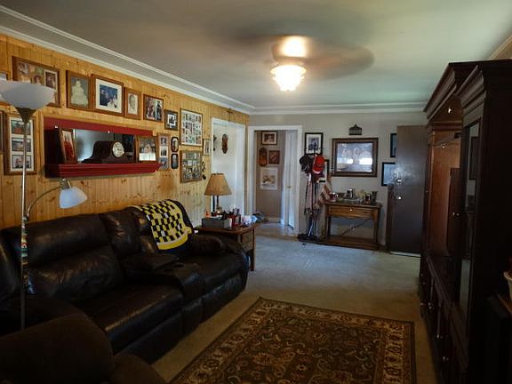 3rd image of 1818 Brown Ave