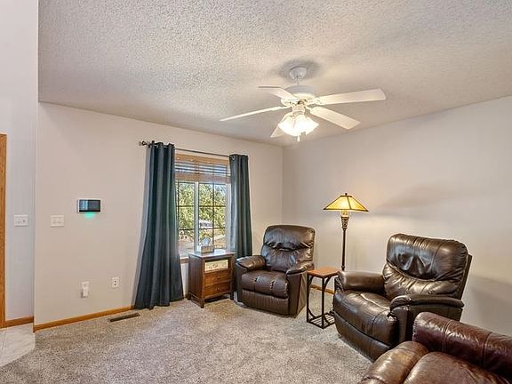 5th image of 536 Penn Ct