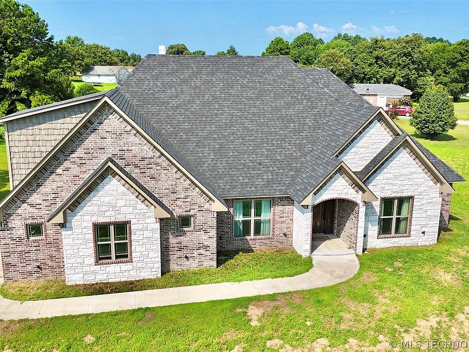 1st image of 1104 Maple Ln