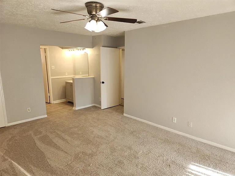 22127 Elsinore Dr — Photo 11