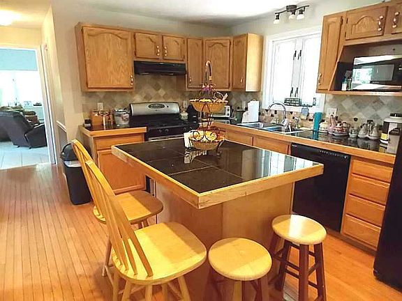 2nd image of 134 Lynne Ln