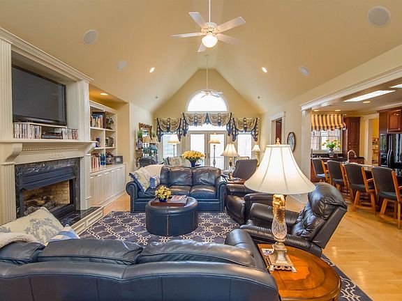 3rd image of 321 Canyon Dr