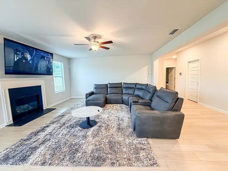 628 Sidney Ct — Photo 9