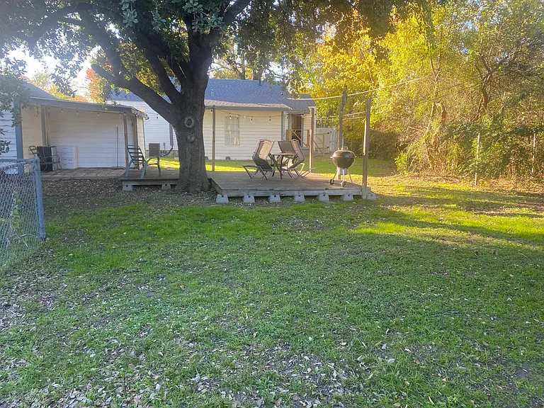 805 Roosevelt St — Photo 3