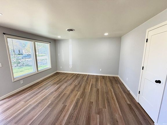 5th image of 608 N Main St