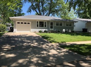 1315 Rutledge Rd, Bloomington, IL 61704