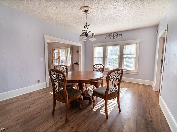 5th image of 224 Meadowbrook Ave