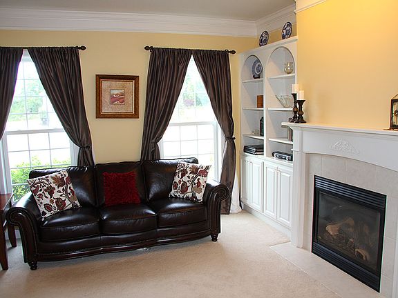 5th image of 93 Woodgreen Dr