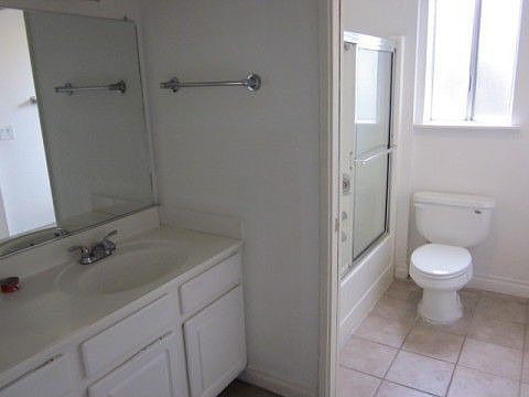 3rd image of 732 E Lexington Ave E #1