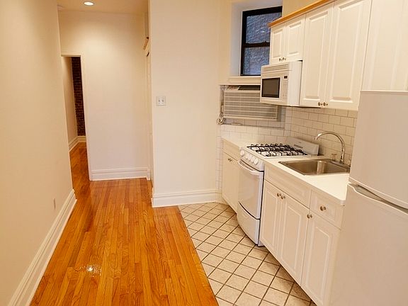 3rd image of 328 E 34th St #B2f