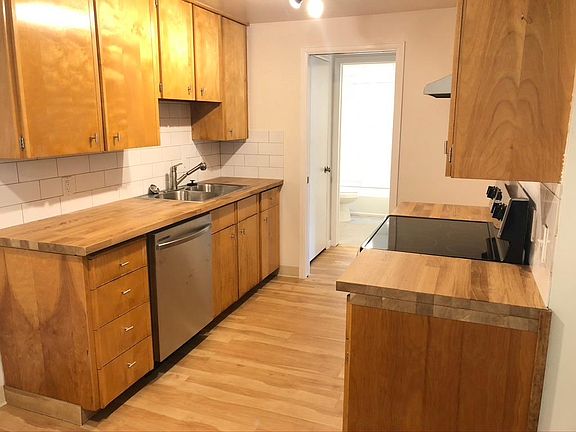 3rd image of 713 Collyer St APT B
