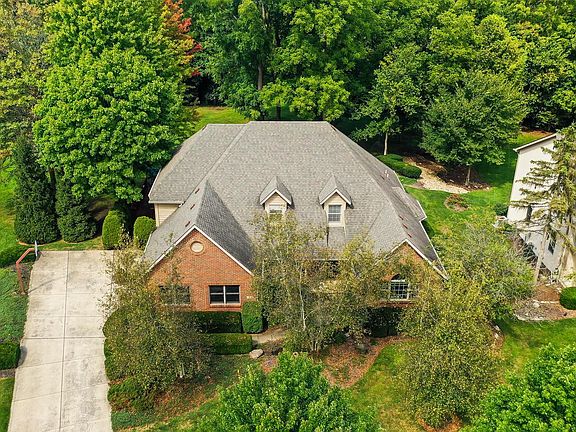 2nd image of 8828 Chateau Dr