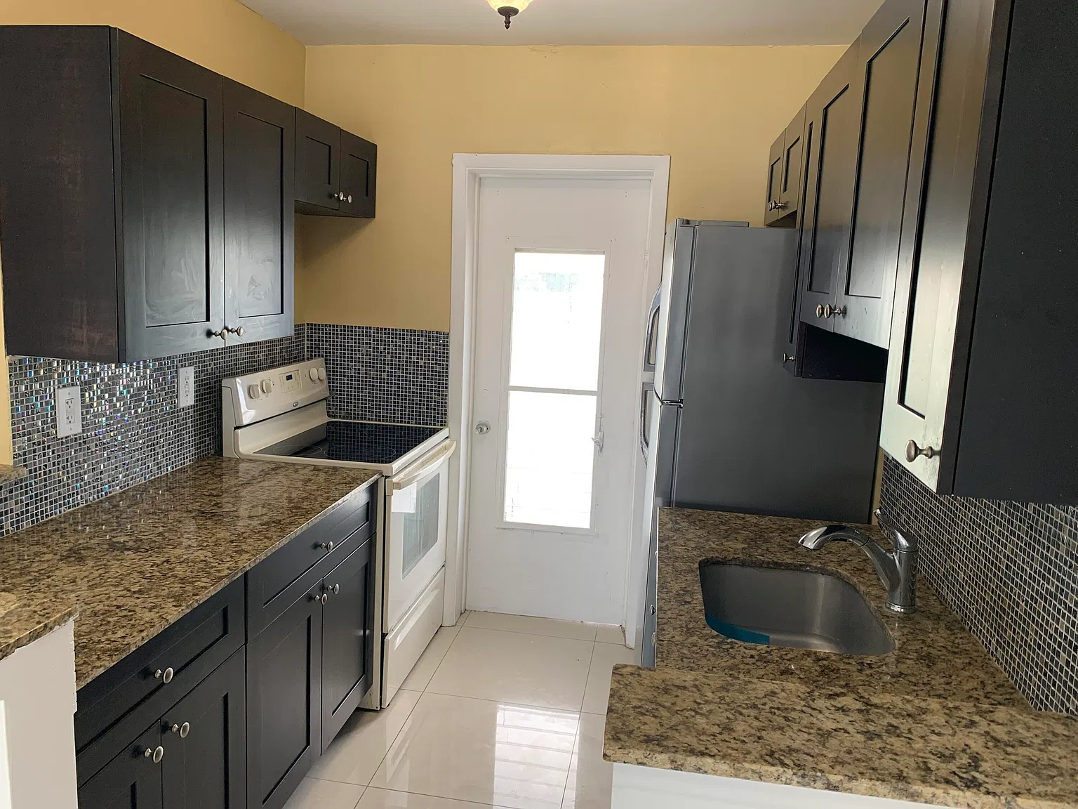 2 bed, 2.0 bath, 962 sqft, $1,800 — Photo 3