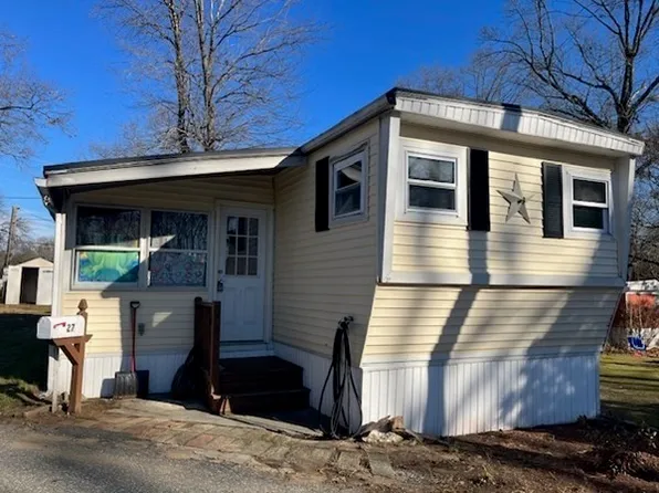 27 Oriole Dr, Chicopee, MA 01020