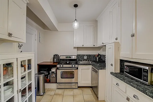 Sold by Redfin Real Estate | media 9