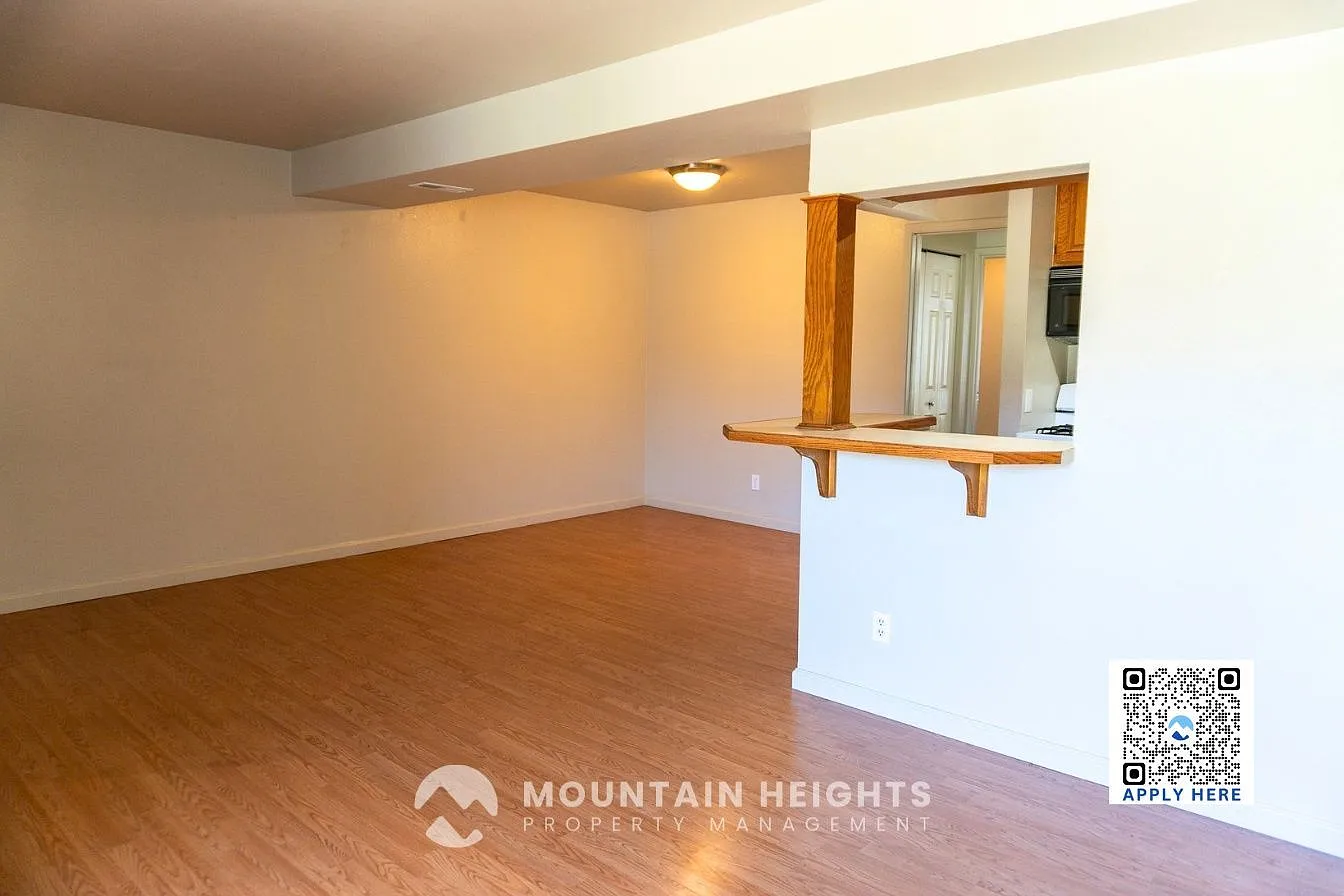 2 bed, 1.0 bath, 816 sqft, $1,200 — Photo 2