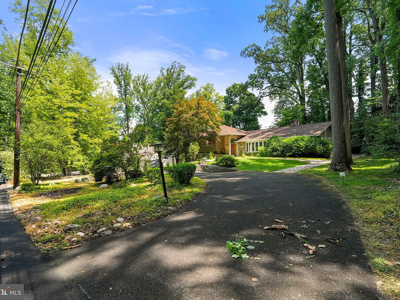5 bed, 3822 sqft, $5,000 — Photo 3