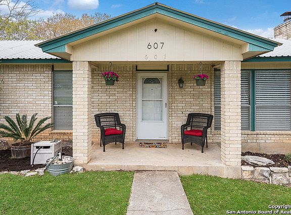 3rd image of 607 Irene Dr