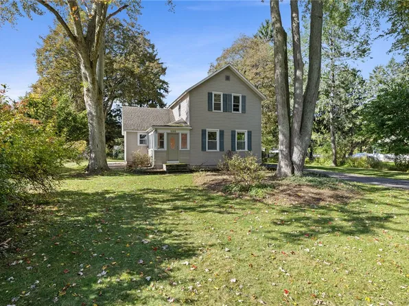 1585 Creek St, Rochester, NY 14625