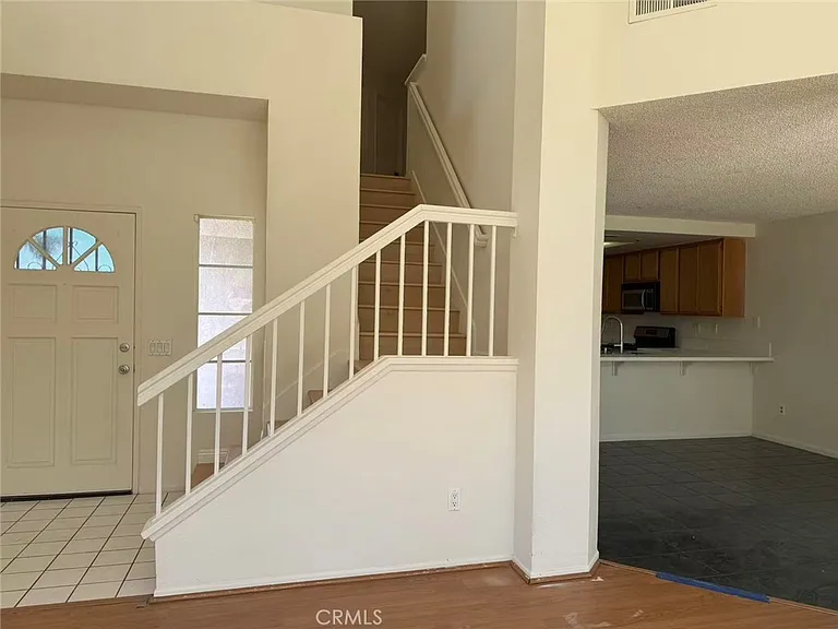 11829 Aurora Ct — Photo 6