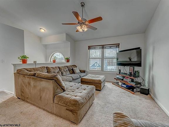 5th image of 434 Oakmont Ct