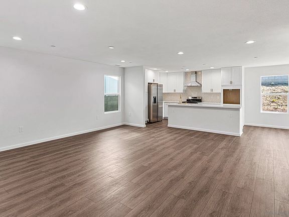 5th image of 9099 Rosedale Dr