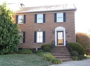 601 Camino Dr #B, Lexington, KY