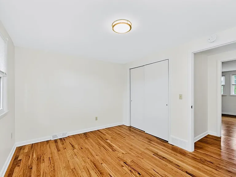 30 Commodore St #B — Photo 13
