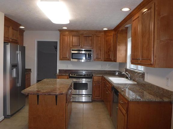 2nd image of 106 Oleander Ct