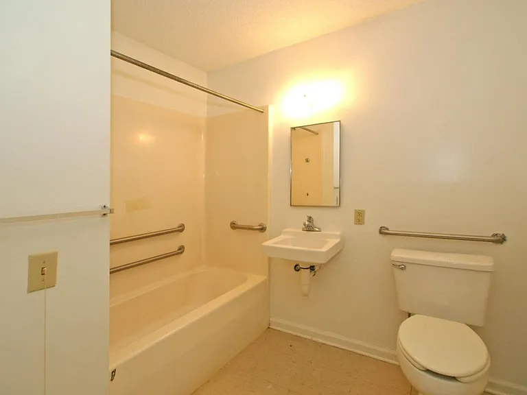 Conway Park Apartments — Photo 19