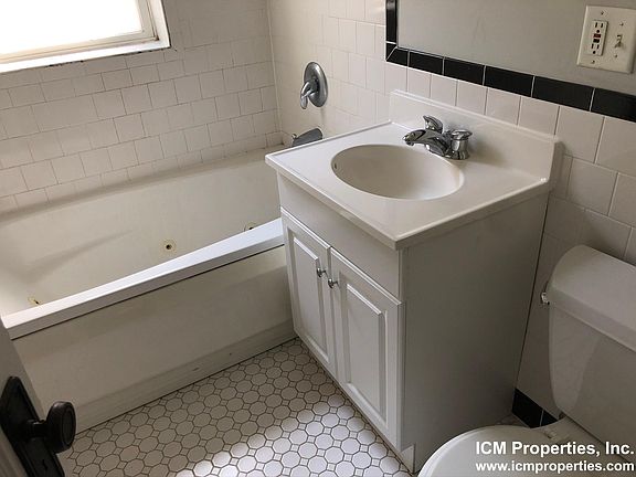 4th image of 4822 N Paulina St #2