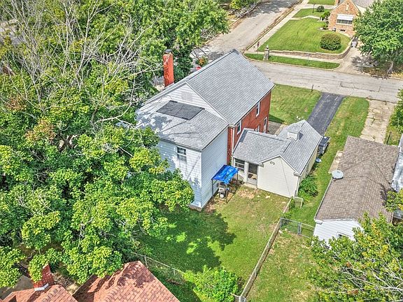 5th image of 1595 W Sunset Ave