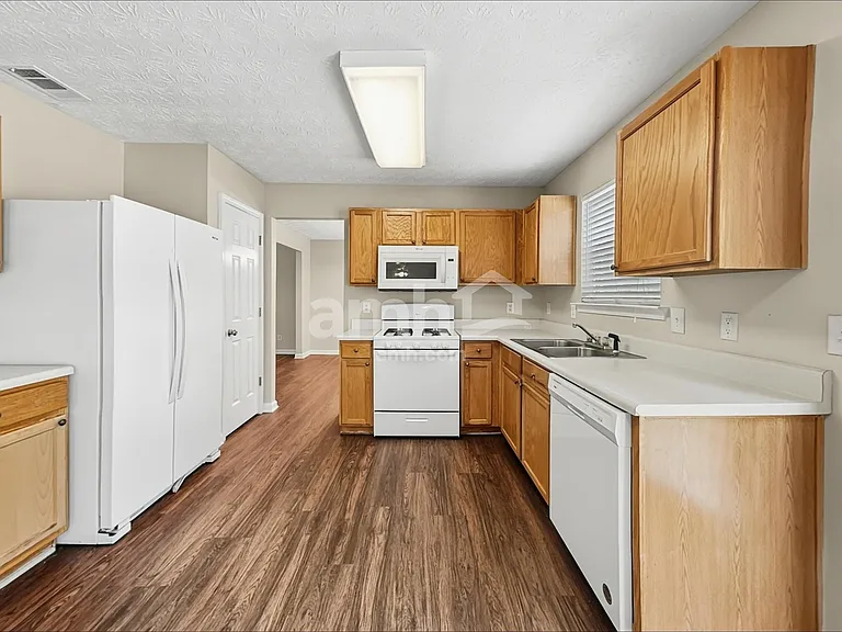 6252 Whitetail Ct NW — Photo 3