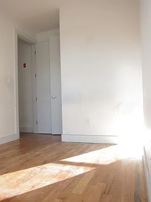 Rented by EXR | media 10