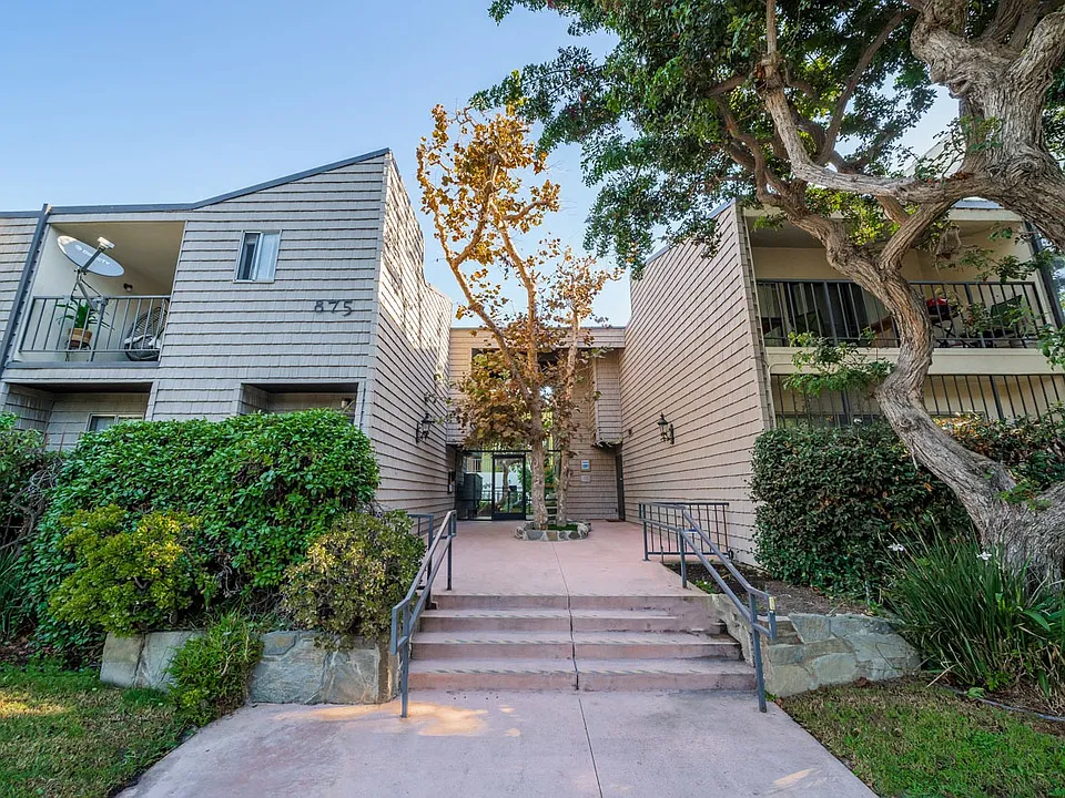 Universe at the Sycamores Apartments