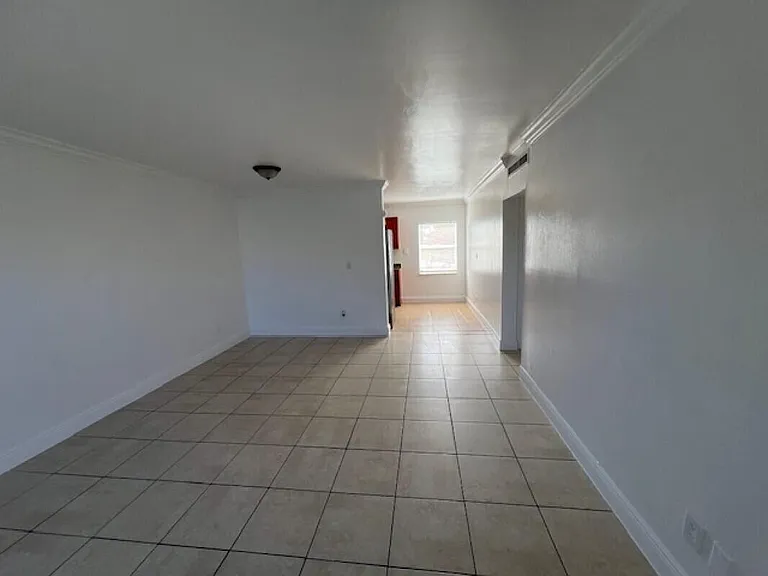 809 9th St #5 — Photo 5