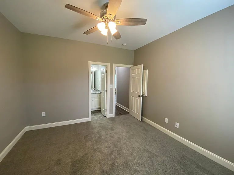 2833 Daisy Ln N #A — Photo 10