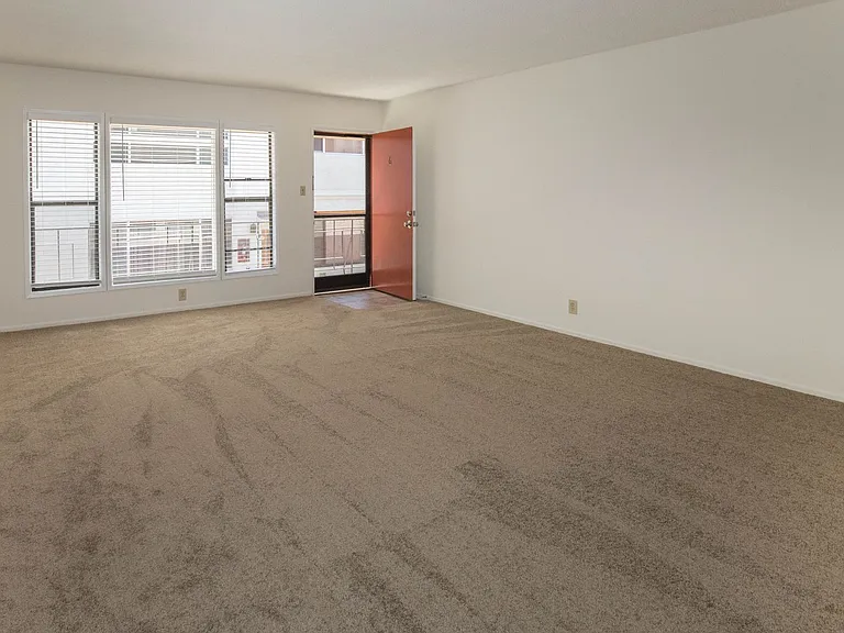 808 6th St #6 — Photo 6