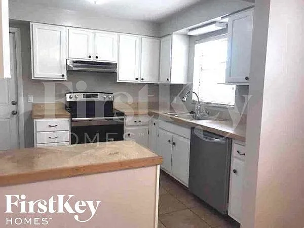 14300 Iroquois Ave — Photo 5