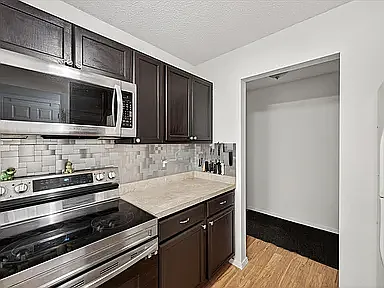 943 Serenity Cir — Photo 3